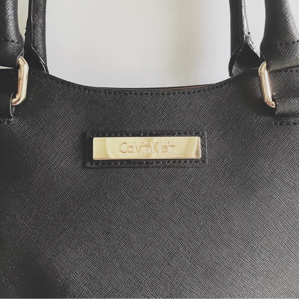 Calvin Klein Women’s Black & Brown Leather Textured Tote Shoulder Bag - Picture 4 of 10